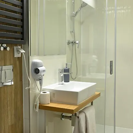 Parrot Hotel 2*